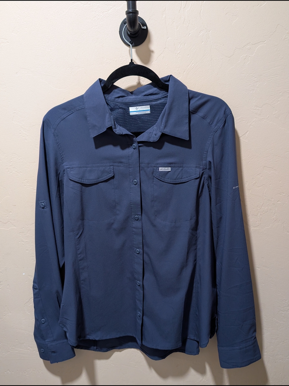EUC Woman Columbia Women's Long Sleeve Button-Up Omni Shade Shirt - Navy Large